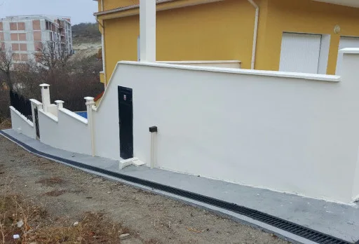 Строителство на отводнителен канал на вила в Албена