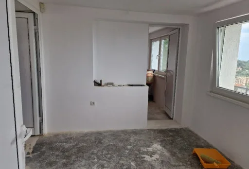Bau-, Reparatur- und Landschaftsgestaltungsarbeiten an einem Haus in Varna