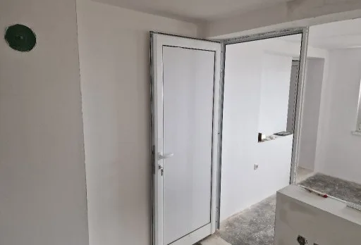 Bau-, Reparatur- und Landschaftsgestaltungsarbeiten an einem Haus in Varna