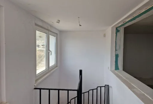 Bau-, Reparatur- und Landschaftsgestaltungsarbeiten an einem Haus in Varna