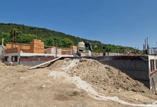 Класическа къща с покрив от керемиди – Рогачево 