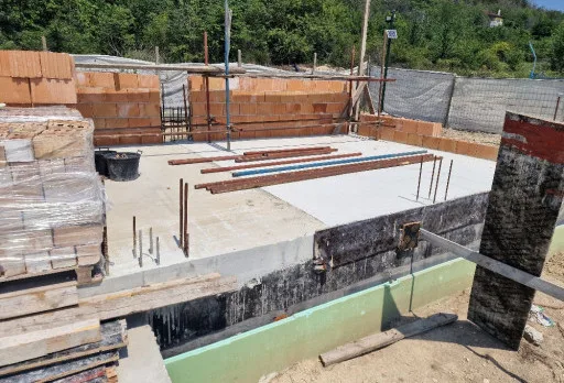 Класическа къща с покрив от керемиди – Рогачево 