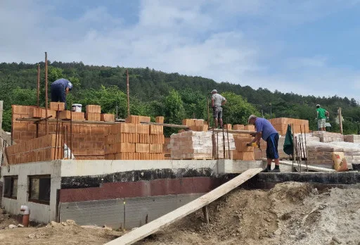 Класическа къща с покрив от керемиди – Рогачево 