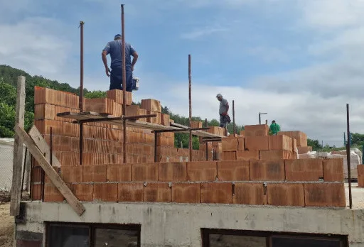 Класическа къща с покрив от керемиди – Рогачево 