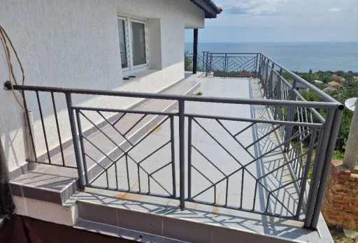 Bau-, Reparatur- und Landschaftsgestaltungsarbeiten an einem Haus in Varna