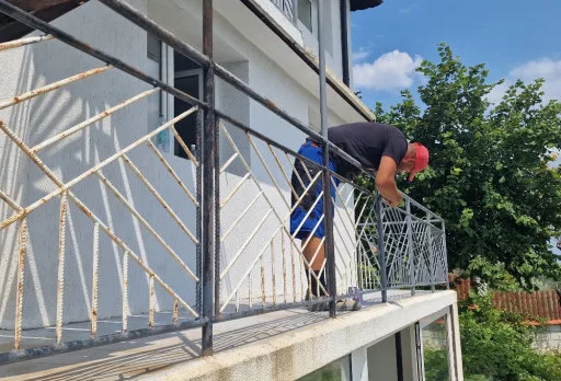 Bau-, Reparatur- und Landschaftsgestaltungsarbeiten an einem Haus in Varna