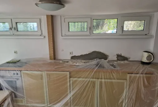 Bau-, Reparatur- und Landschaftsgestaltungsarbeiten an einem Haus in Varna