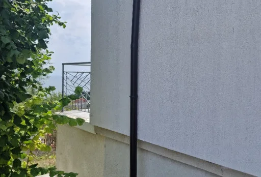 Bau-, Reparatur- und Landschaftsgestaltungsarbeiten an einem Haus in Varna