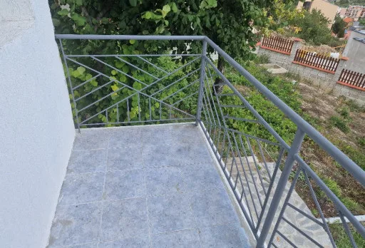 Bau-, Reparatur- und Landschaftsgestaltungsarbeiten an einem Haus in Varna