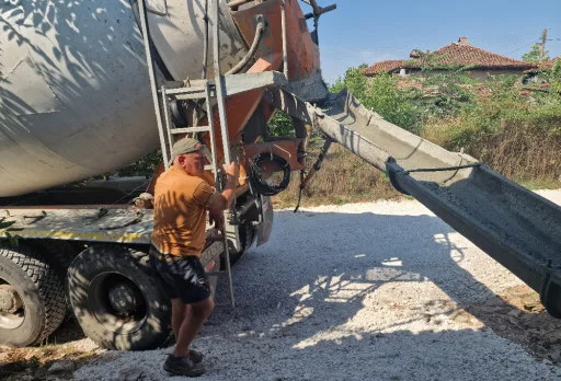 Parking lots, landscaping and concrete flooring in General Toshevo