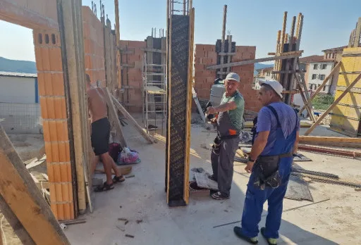 Класическа къща с покрив от керемиди – Рогачево 