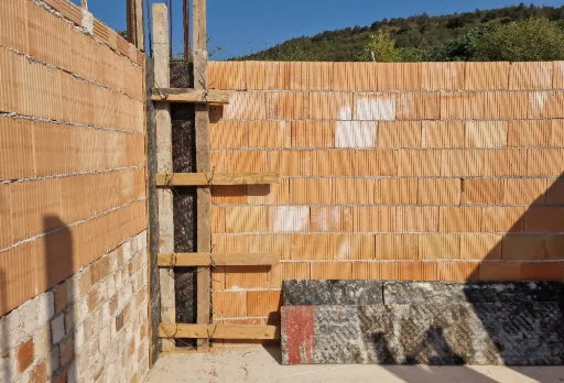 Класическа къща с покрив от керемиди – Рогачево 