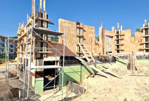 Класическа къща с покрив от керемиди – Рогачево 