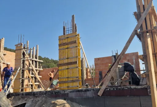 Класическа къща с покрив от керемиди – Рогачево 