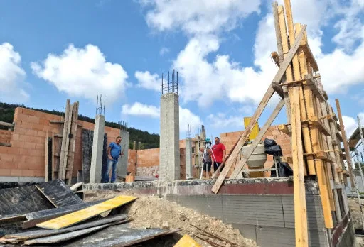 Класическа къща с покрив от керемиди – Рогачево 