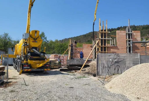 Класическа къща с покрив от керемиди – Рогачево 