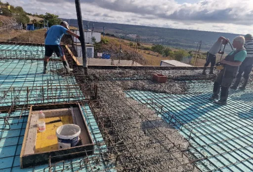 Класическа къща с покрив от керемиди – Рогачево 