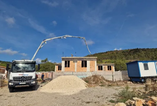 Класическа къща с покрив от керемиди – Рогачево 