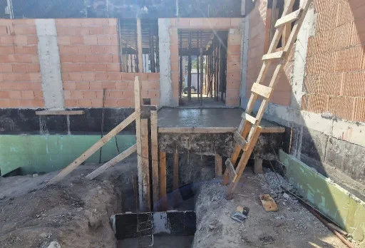 Класическа къща с покрив от керемиди – Рогачево 