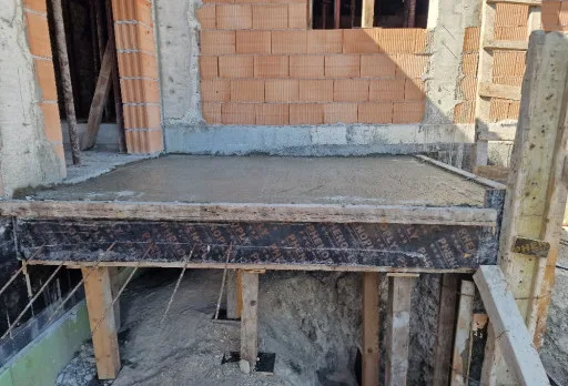 Класическа къща с покрив от керемиди – Рогачево 