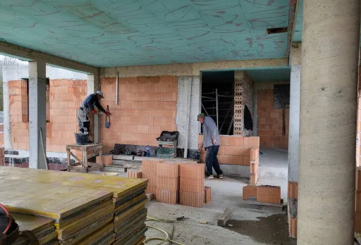 Класическа къща с покрив от керемиди – Рогачево 