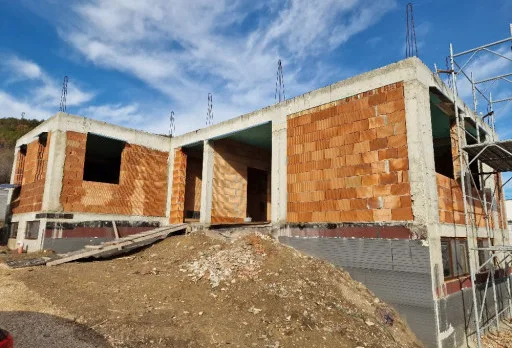 Класическа къща с покрив от керемиди – Рогачево 