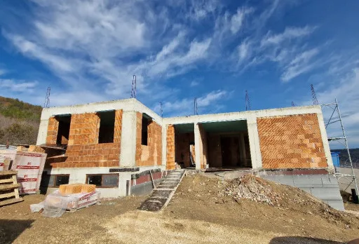 Класическа къща с покрив от керемиди – Рогачево 