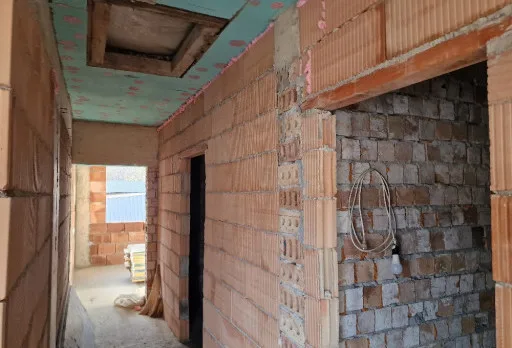 Класическа къща с покрив от керемиди – Рогачево 