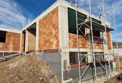 Класическа къща с покрив от керемиди – Рогачево 