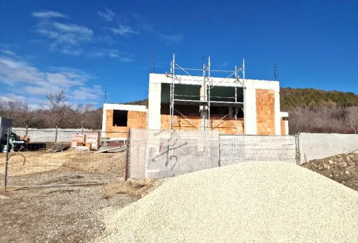 Класическа къща с покрив от керемиди – Рогачево 