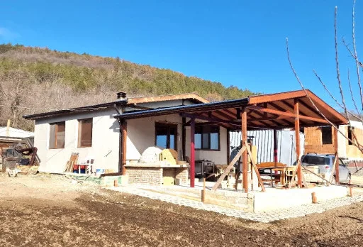 Класическа къща с покрив от керемиди – Рогачево 