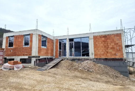 Класическа къща с покрив от керемиди – Рогачево 