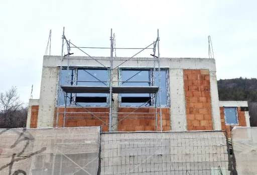 Класическа къща с покрив от керемиди – Рогачево 