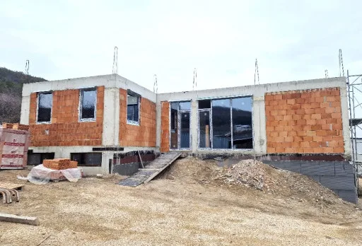 Класическа къща с покрив от керемиди – Рогачево 