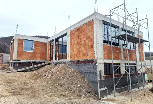 Класическа къща с покрив от керемиди – Рогачево 