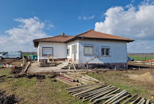 Bau- und Reparaturarbeiten an einem Haus in Balchik, Golfplatz
