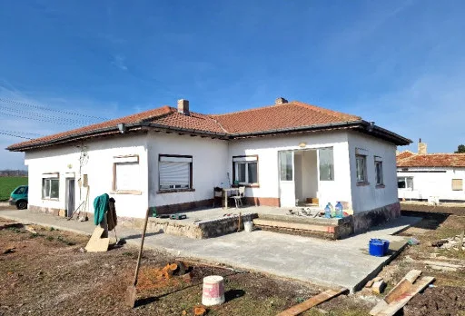 Bau- und Reparaturarbeiten an einem Haus in Balchik, Golfplatz