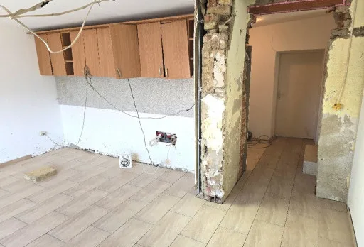 Bau- und Reparaturarbeiten an einem Haus in Balchik, Golfplatz