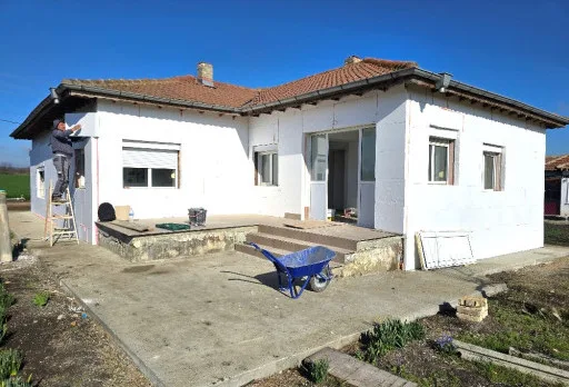 Bau- und Reparaturarbeiten an einem Haus in Balchik, Golfplatz