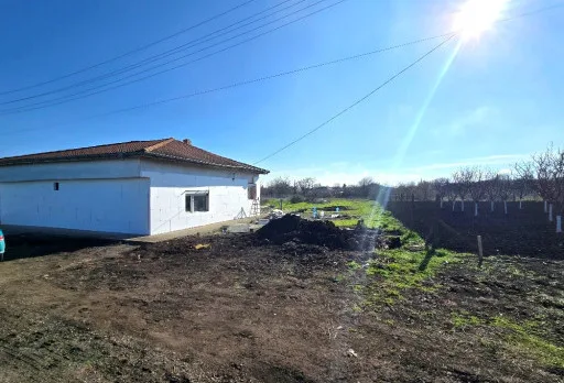 Bau- und Reparaturarbeiten an einem Haus in Balchik, Golfplatz