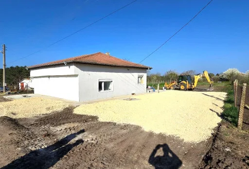 Bau- und Reparaturarbeiten an einem Haus in Balchik, Golfplatz
