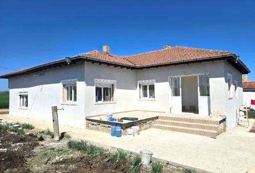 Bau- und Reparaturarbeiten an einem Haus in Balchik, Golfplatz