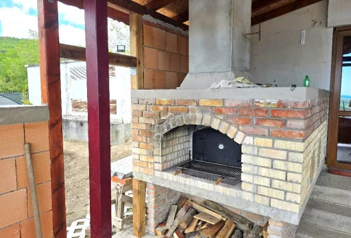 Класическа къща с покрив от керемиди – Рогачево 