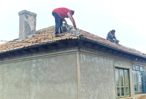 Bau- und Reparaturarbeiten an einem Haus in Kavarna