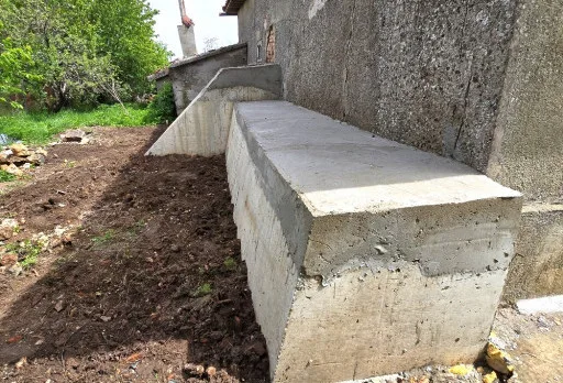 Bau- und Reparaturarbeiten an einem Haus in Kavarna