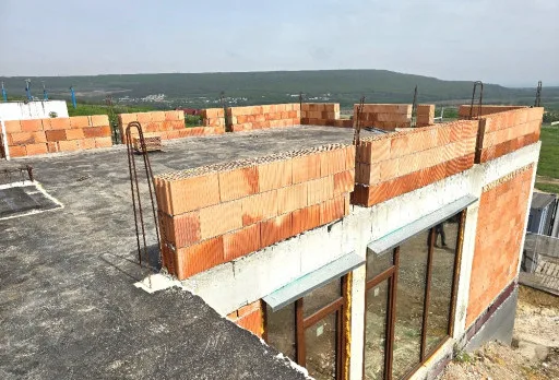 Класическа къща с покрив от керемиди – Рогачево 