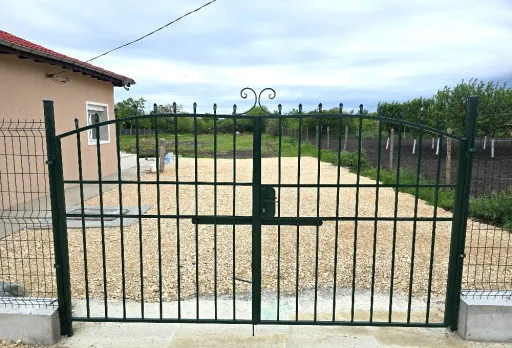 Bau- und Reparaturarbeiten an einem Haus in Balchik, Golfplatz