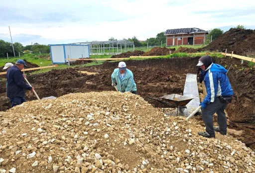 Къща на етап груб строеж във Варна