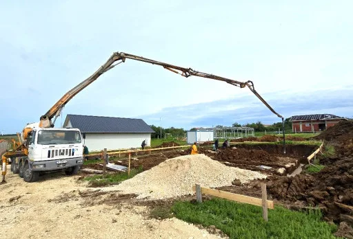 Къща на етап груб строеж във Варна