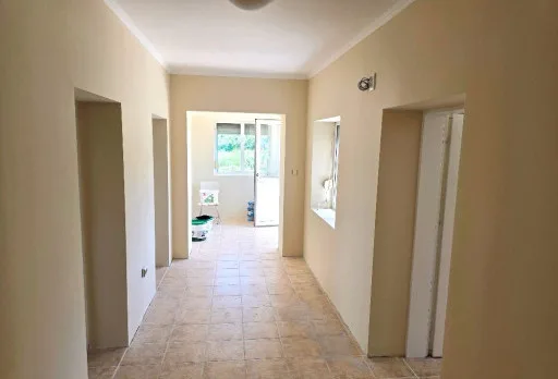 Bau- und Reparaturarbeiten an einem Haus in Balchik, Golfplatz